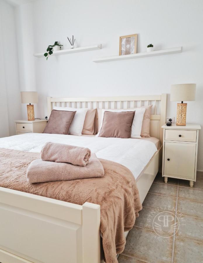 2 Wings Tenerife - Apartment Chayofa Bagian luar foto